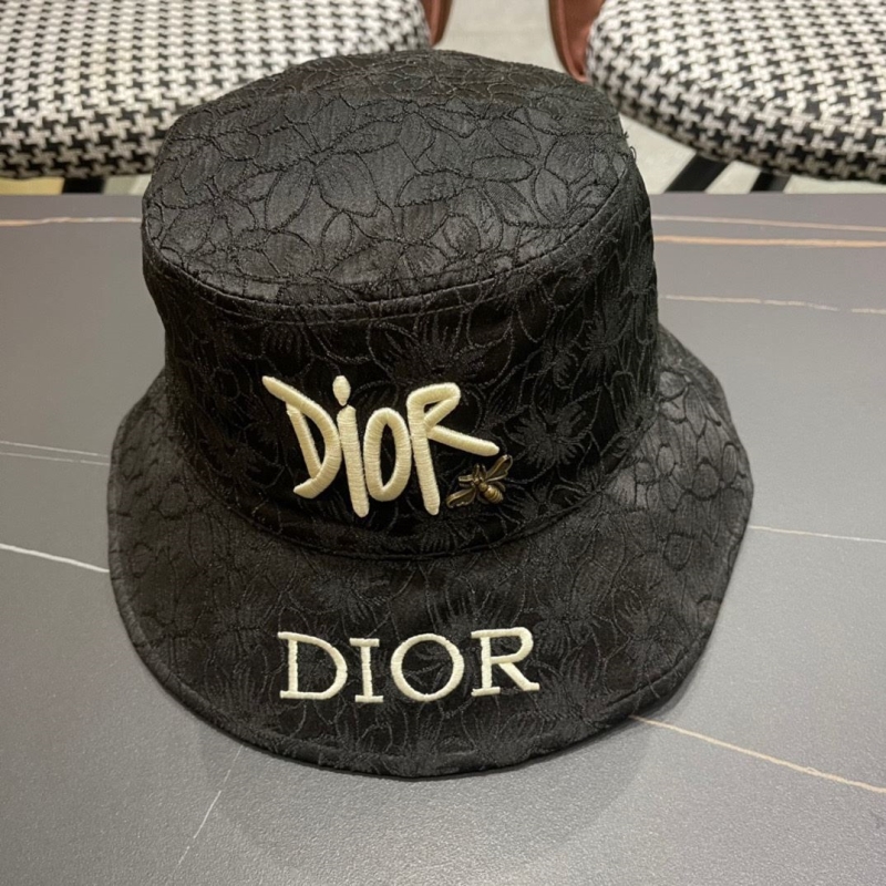 CHRISTIAN DIOR